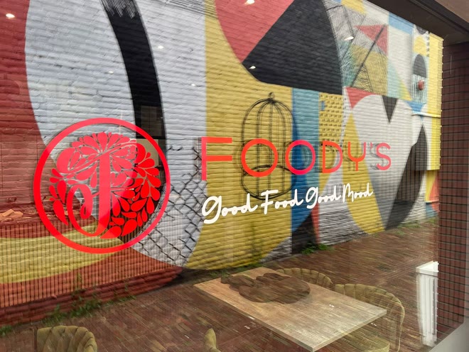 De winkelruit van Foody’s aan de Doelsteeg in Breda, met het logo voor een muurschildering.